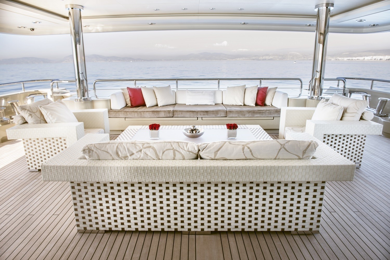 LIGHT HOLIC Yacht Charter Details, CRN CHARTERWORLD Luxury Superyachts